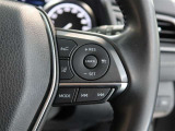 アダプティブクルーズコントロール機能付きです。走行中に先行車の様子を検知しながら、設定した車速の範囲内で先行車との距離のキープを支援します。詳細は販売店スタッフまでおたずねください。