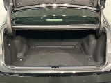レクサス車らしい細部までこだわった高級感と見る人を一目で虜にするエモーショナルな魅力を持ち合わせております。