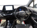 見通しのよいすっきりとした視界で、誰でも運転しやすいです。運転のしやすさは疲れにくさにも繋がりますよ♪