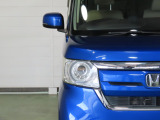 LEDヘッドライトは、点灯の瞬間から光量を発揮し、突然暗くなるトンネルなどでの安定感を高めます。