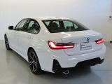 特徴的なL字型デザインの2分割リヤコンビネーション・ライトにはLEDテクノロジーを採用。それぞれにライティングエレメントが組み込まれています