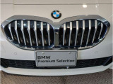 【キドニーグリル】BMWは約90年もの間、ほぼ全ての車両にひと目でBMWだと分かるこの特徴的なフロントグリルが備えられ、デザイン・アイコンとして親しまれてきました。