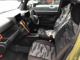 フロントシートです。ゆったり運転ができます。長距離ドライブもラクラク♪♪