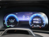 カラーで見易いメーターディスプレイ!気になる燃費や航続可能距離などの情報を素早くキャッチ。
