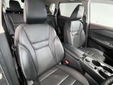 ゆったりと座れる運転席シートですのでストレスなく運転が出来ますよ!