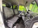 運転席シート廻りは使用感も少なく、良好な状態となっています。丁寧に使われていたことがよくわかりますね。
