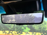 【デジタルインナーミラー】後席の大きな荷物や同乗者で後方が確認しづらい時でも安心!カメラが撮影した車両後方の映像をルームミラー内に表示。クリアな視界で状況の確認が可能です!