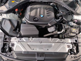 【BMWエンジン】革新的なガソリン・エンジン・テクノロジーによる高性能かつ高効率。レスポンスの良いパワーを発揮。常にスムーズな吸気を実現しアクセル開度にダイレクトに反応しドライビングを楽しく演出。