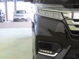 LEDヘッドライトは、点灯の瞬間から光量を発揮し、突然暗くなるトンネルなどでの安定感を高めます。