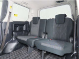 便利な5:5分割可倒式シートです。収納と乗車人数のバランスに優れています♪荷物の大きさに応じたラゲージスペースをフレキシブルに作り出せるので、シーンに応じた使い方ができます♪