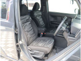 お車選びをお楽しみ頂けるよう、在庫車の展示スペースを十分に確保しております。