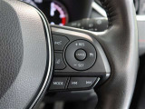 アダプティブクルーズコントロール機能付きです。走行中に先行車の様子を検知しながら、設定した車速の範囲内で先行車との距離のキープを支援します。詳細は販売店スタッフまでおたずねください。