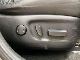 パワーシート搭載。微妙な調整が手軽にでき、最適なポジションで運転することが可能です。