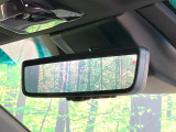 【デジタルインナーミラー】後席の大きな荷物や同乗者で後方が確認しづらい時でも安心!カメラが撮影した車両後方の映像をルームミラー内に表示。クリアな視界で状況の確認が可能です!