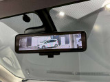 インテリジェントルームミラー搭載で、車の後方に設置されたカメラ映像を映し出してシートバックやヘッドレスト、同乗者に視界が遮られることがなく視認性が非常に良いです