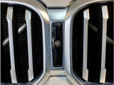 【キドニーグリル】BMWは約90年もの間、ほぼ全ての車両にひと目でBMWだと分かるこの特徴的なフロントグリルが備えられ、デザイン・アイコンとして親しまれてきました。