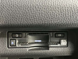 高速道路で便利な【ETC2.0】を装備しています。光ビーコン搭載で渋滞情報などナビゲーションと連動することで機能も充実いたします。他、観光施設に立ち寄るための高速料金割引サービス等もございます。