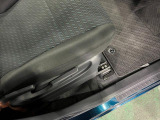 痛みの出やすい運転席シートの角、フロアマット、座面、ともに良好です