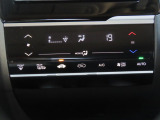 オートエアコンなので、スイッチひとつでオールシーズン快適に過ごすことができます。