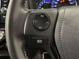 【ステアリングスイッチ】運転中に視線を前に向けたまま操作できます。