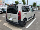 リアにもコーナーセンサー付きですので駐車も安心です。