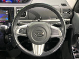 インテリアに合わせたデザインのステアリングは、運転される方のことも考え、運転しやすい形状、大きさです。是非一度、実際に触ってお確かめください。