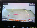 バックモニター付き。車両後方の映像が画面に表示されるので、車庫入れが苦手な人も安心です。ただし、目視確認もお忘れなくお願いいたします。