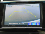 リアワイドカメラシステム!従来の視野に加えて、後方側方を約180&deg;まで見えるワイドビューと、後方を真上から見たような視野で駐車時などに便利なトップダウンビューの3つの視野があります!