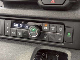 オートエアコンで温度を設定するだけで快適な車内環境を維持することができます!