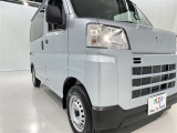 明るいライトが夜道を明るく照らしてくれます。 運転する上で、道路状況をいかに早く認識できるか重要なポイントです。 白色光が暗い道も明るく照らしてくれますよ。