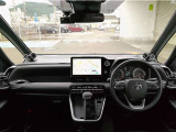 見通しのよいすっきりとした視界で、誰でも運転しやすいです。運転のしやすさは疲れにくさにも繋がりますよ♪