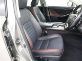リラックスできる運転席です。外の喧騒を忘れさせてくれますね。見やすいメーターと操作しやすいスイッチ類もいいですね.