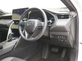 運転席の様子です。見通しの良いすっきりとした内装で運転しやすい空間となっております!