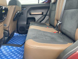 後部座席です。足元空間は広々しており、大人4人乗車も無理なく可能です。