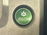 【ECONモード(イーコン)】クルマの動きを管理するシステムです。燃費を優先に自動制御されるもので、低燃費走行を自然にできるようになります。