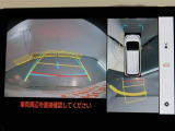 パノラミックビューモニター付きです。車両を上から見たような映像をモニター画面に表示。運転席からの目視では見にくい、車両周辺の状況をリアルタイムでしっかり確認できます。