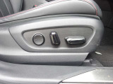 運転席・助手席8Way調整式パワーシート(運転席ポジションメモリー/運転席電動ランバーサポート付)