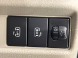【両側パワースライドドア】スマートキーや運転席のスイッチで後席両側スライドドアの開閉が可能♪電動だから力を入れてドアを開ける必要が無く、小さなお子様でも簡単に開け閉めでき快適です♪