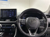 使いやすく運転しやすいレイアウトの運転席周り。