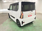 荷物が多い日や雨の日に便利な両側電動スライドドアです。
