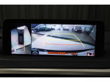 上から車両を見下ろしたような映像をナビゲーション画面に表示する「パノラミックビューモニター(床下透過表示機能付き)も搭載しています。