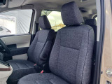 高いホールド性で運転姿勢が安定します。長距離ドライブでも疲れにくいのが魅力です。快適なドライビングライフをお送りください♪