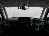 見通しのよいすっきりとした視界で、誰でも運転しやすいです。運転のしやすさは疲れにくさにも繋がりますよ♪