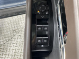 【パワーウインドウ】運転席のスイッチで、各席の窓ガラスの開閉ができます!あると便利ですよね!