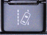 車線逸脱警報装置を装備しております。