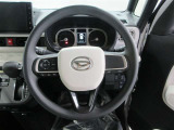 ステアリングから手を離さず、運転に集中したままオーディオ等の操作ができます。