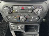 シンプルで操作しやすい運転席操作部