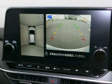 ★アラウンドビューモニター★車両の上空から見下ろすような映像で全方向見れるので、車庫入れが楽になります!