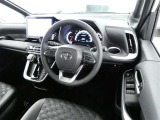 見通しのよいすっきりとした視界で、誰でも運転しやすいです。運転のしやすさは疲れにくさにも繋がりますよ♪