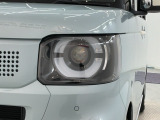 LEDヘッドライトは、点灯の瞬間から最大光量を発揮し、突然暗くなるトンネルなどでの安定感を高めます。